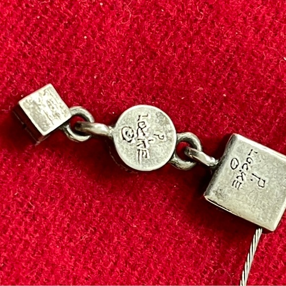 Elegant Silver Necklace with Charm - Picture 3 of 3